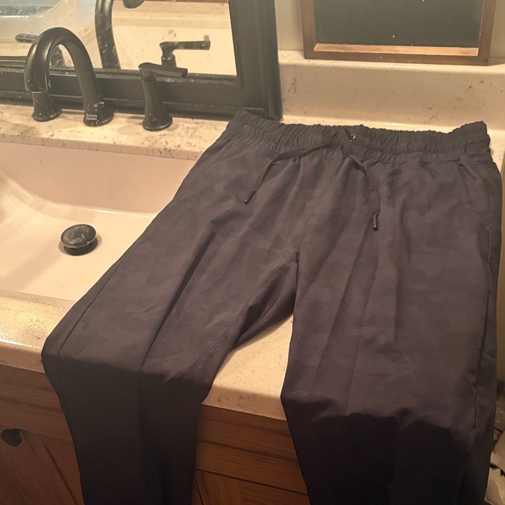 Short Women’s Drawstring Elastic Waist Pants - Black Camo